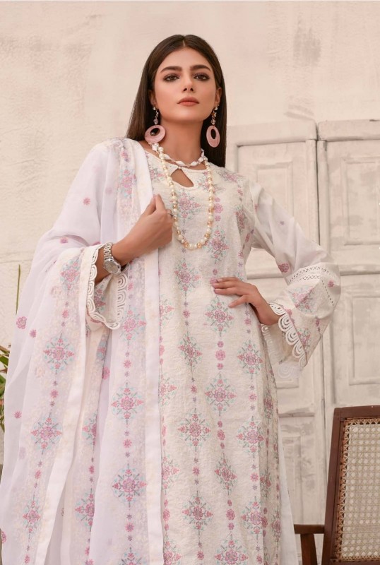 Pakistani brand Zainab Fazlani